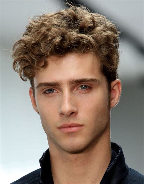 hairstyles for curly hair men